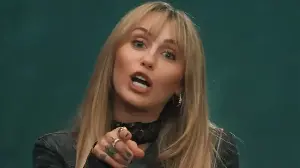 ‘He Had No F---ing Clue.’ A Husband Just Found Out Miley Cyrus Is Hannah Montana, And The Singer Responded