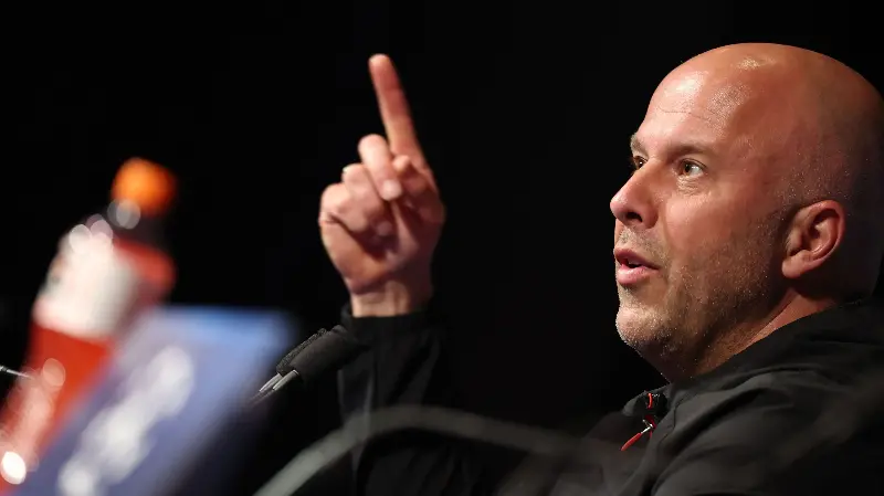 Slot sale en defensa de los Reds tras la derrota en la FA Cup