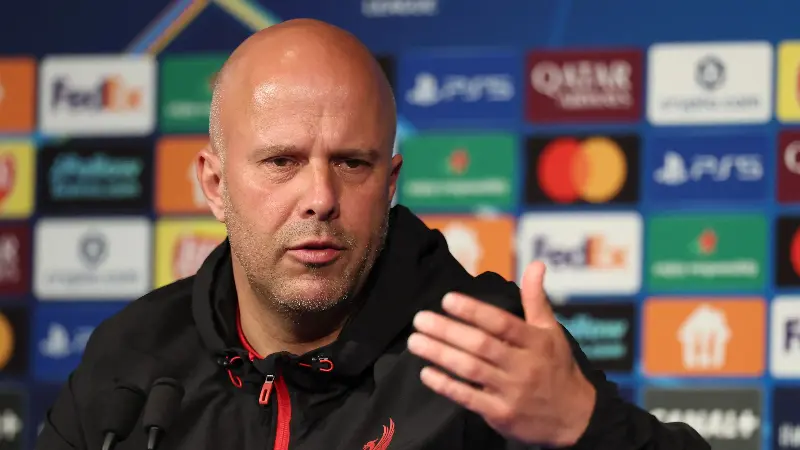 Arne Slot sigue convencido de que el Liverpool puede «plantar cara» al PSG tras ver aspectos positivos en la humillante derrota por 4-0 ante el Manchester City