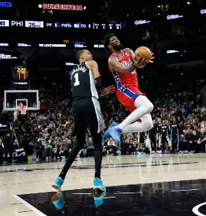 Spurs beat 76ers after losing Wembanyama to left rib contusion