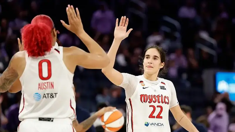 Washington Mystics guard Sonia Citron and center Shakira Austin