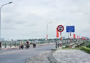 With the Tra Khuc 1 bridge closed from next week, which bridge will people use to travel?