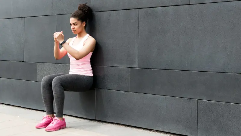7 tác dụng của bài tập ngồi xổm dựa tường- Ảnh 1.