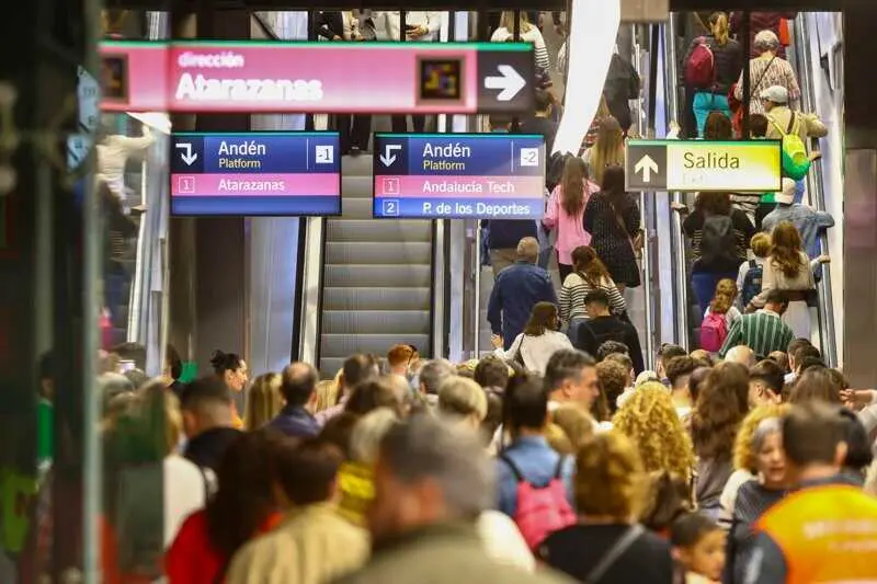 El metro roza los diez millones de viajeros en el primer semestre, con un aumento de casi el 3%