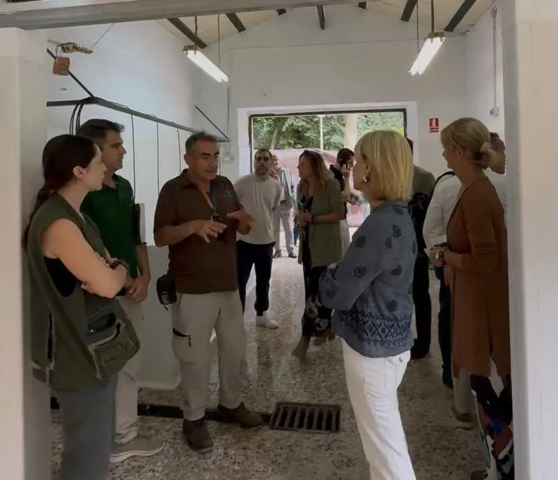 La alcaldesa destaca las 19 actuaciones para mejorar las condiciones de los 900 animales del Zoo
