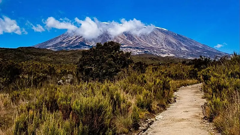 Europa abre nuevas rutas al Kilimanjaro y acerca África a los viajeros