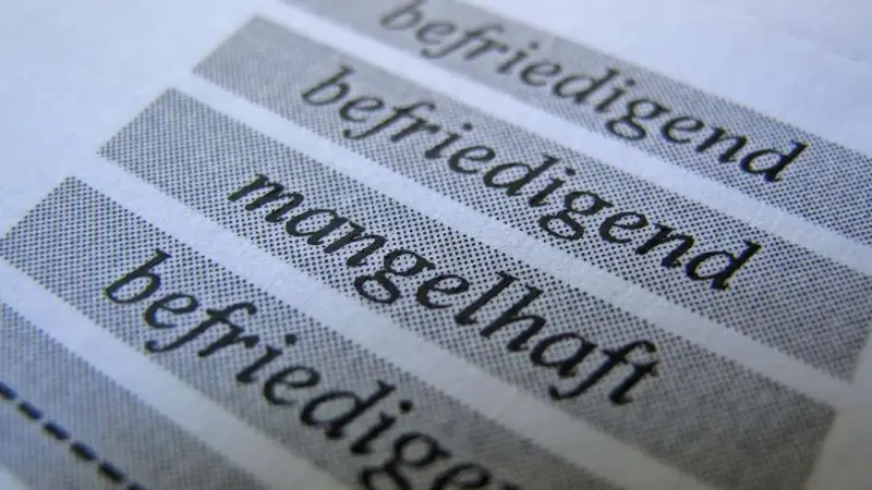 Sorgen und Fragen zum Zeugnis? Diese Hotlines in Hessen helfen weiter