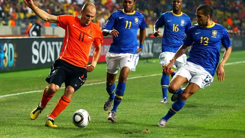 Arjen Robben, Robinho, Gilberto Melo, Dani Alves