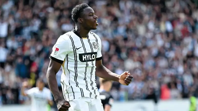 Erstes Talent aus der Baller League in der Bundesliga angekommen