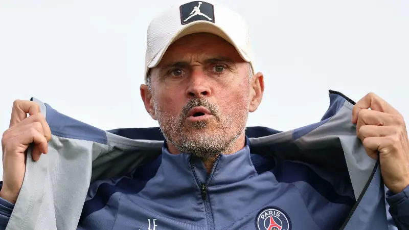 El París cierra la puerta a quienes codician a su estrella: «Intocable»