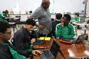 At this Chicago school, students will help bring solar energy to campus