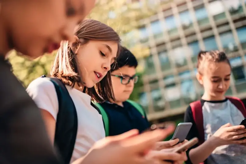 Iniciar en redes sociales a los 11 o 12 años se asocia a un peor rendimiento escolar