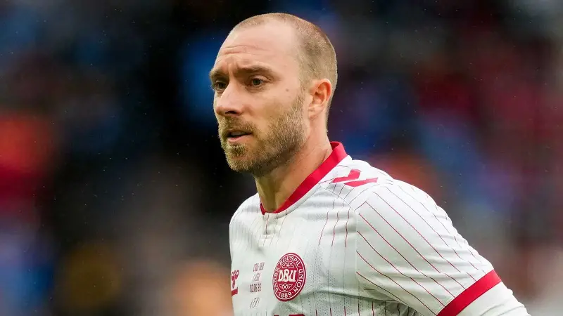 ¡Drama con Christian Eriksen! La estrella danesa se desmayó de nuevo en el campo durante un amistoso