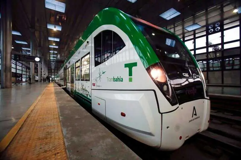 El Trambahía mejora la programación de horarios y los trasbordos en Río Arillo con los trenes de Cercanías