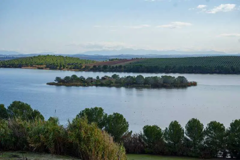 El Gobierno analiza con más de 6.000 regantes del bajo Guadalquivir medidas para mejorar el sector agrícola