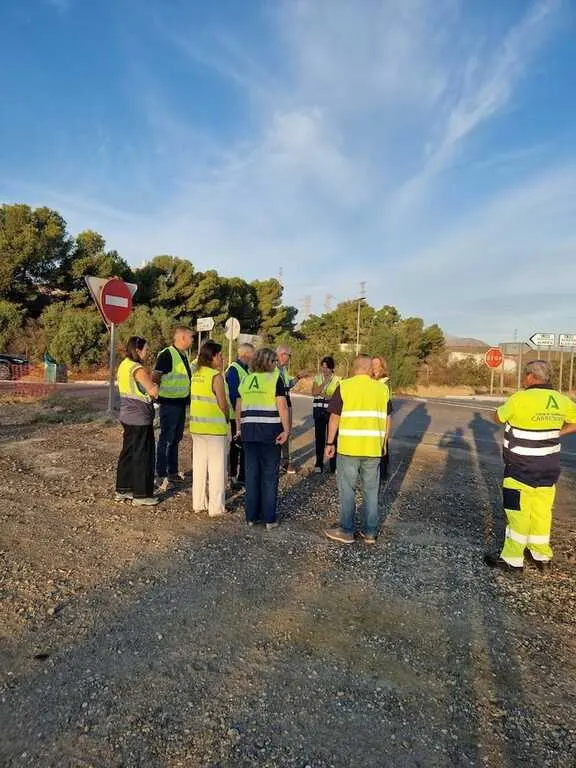 La Junta supervisa los trabajos de iluminación en la A-348 a su paso por Gádor