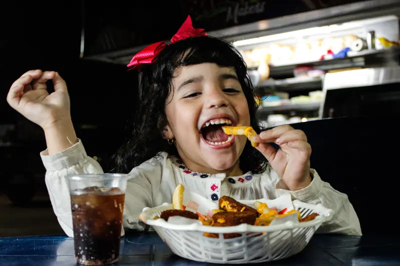 An unhealthy diet and a sedentary lifestyle increase the risk of kidney stones in children. 