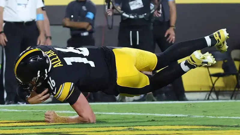 Pittsburgh Steelers quarterback Drew Allar