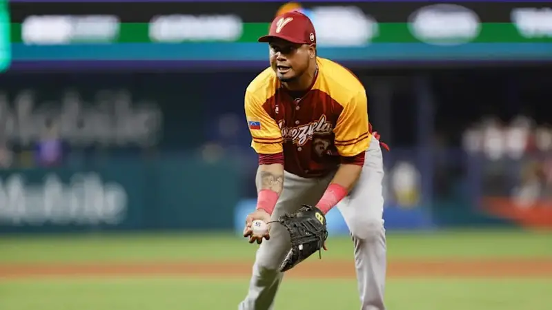 Luis Arráez firmó por un año con  los Giants  