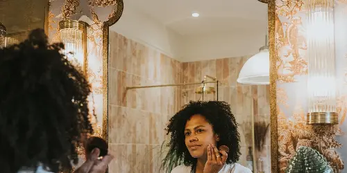 Make-up kwast in de aanslag: zo vind je de juiste kleur foundation