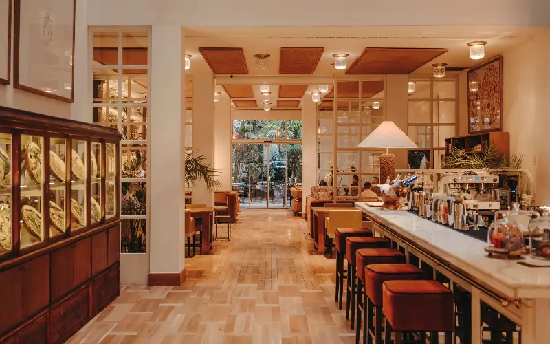 Take a leisurely lunch in Pulitzer’s lobby restaurant - Salva López