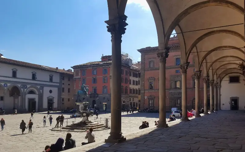 A short walk from the Duomo, this hotel is located in the characteristically Renaissance Piazza della Santissima Annunziata