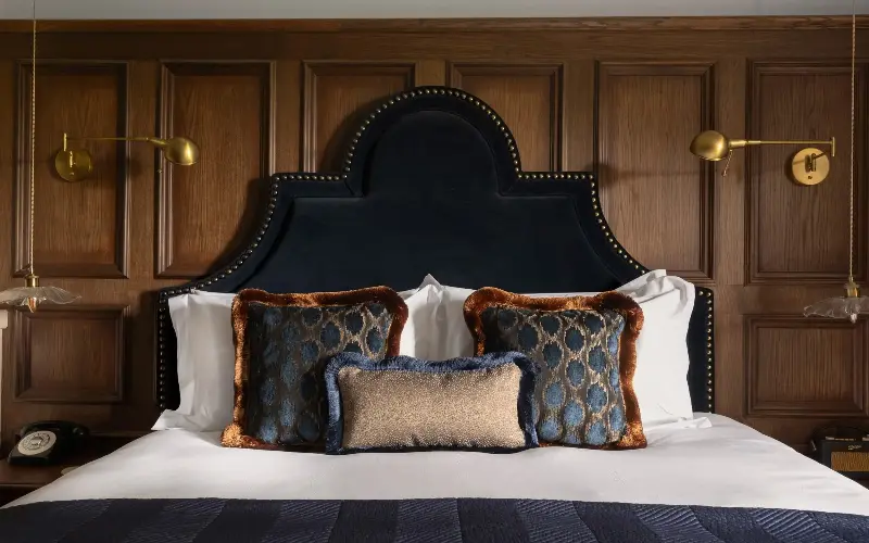 Tasteful roons at The Windmill are reminiscent of Soho Home - CYNTHIA REZENDE