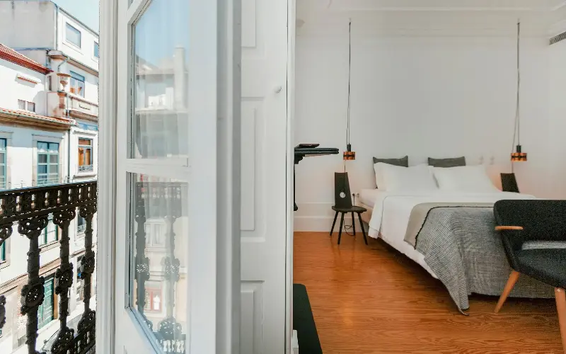 Whitewashed rooms at Rosa Et Al Townhouse feature mid-century furniture - Luís Ferraz