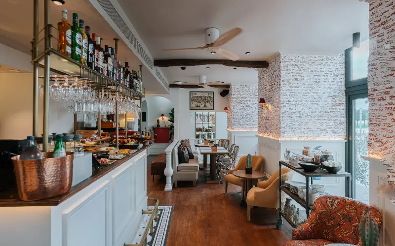 Enjoy a buffet breakfast at Delfina Café located inside the hotel - Andre Moura Pires