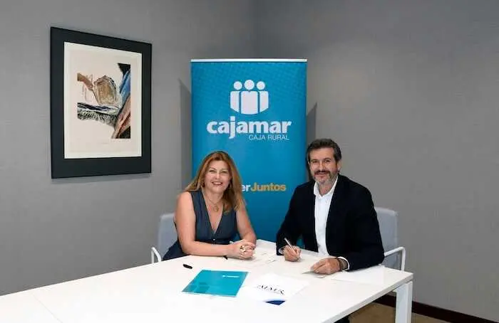 Cajamar y Almur firman un convenio de colaboración para impulsar los planes de igualdad en empresas de Almería