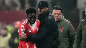 Bitter tears for Alphonso Davies: Injury shock mars FC Bayern's gala performance against Atalanta Bergamo