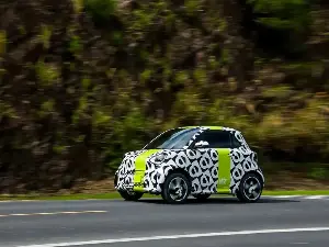 The ultra-compact electric vehicle, even shorter than the VF 2, is being tested on the road.