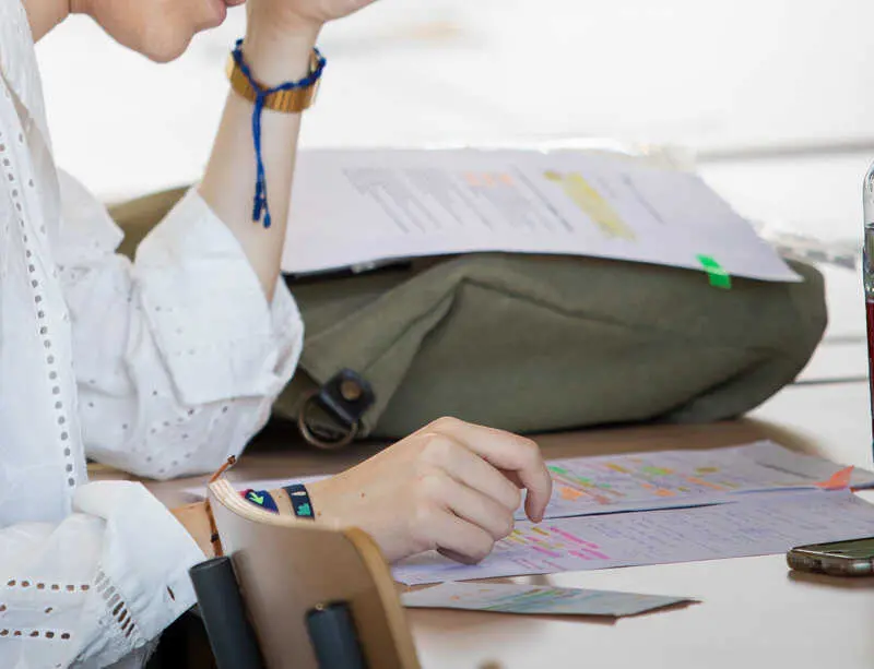 La Junta de Andalucía estudiará con las universidades cómo evitar el uso de la IA para copiar en los exámenes de la PAU