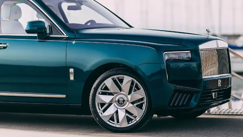 Rolls-Royce vuelve a romper límites con cuatro Cullinan únicos inspirados en los yates más exclusivos