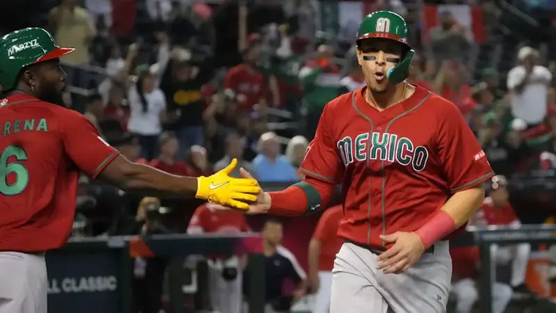 Joey Meneses tiene un lugar en la alineación mexicana 