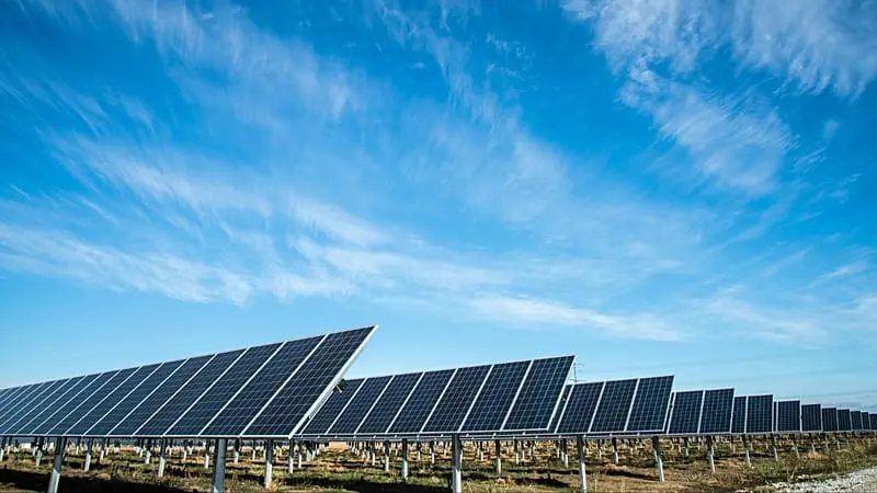 "El verdadero reto llega tras la puesta de sol": La ola de calor impulsa la solar un 17%