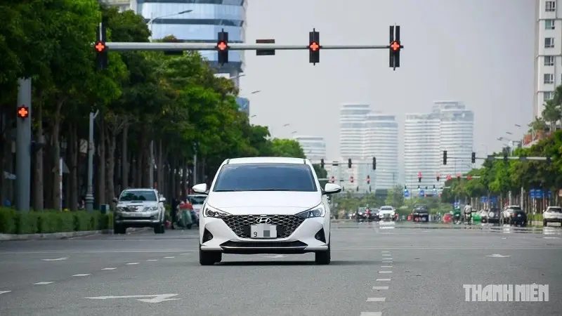 5 driving habits that seem economical but can actually make your car consume more fuel - Image 1.