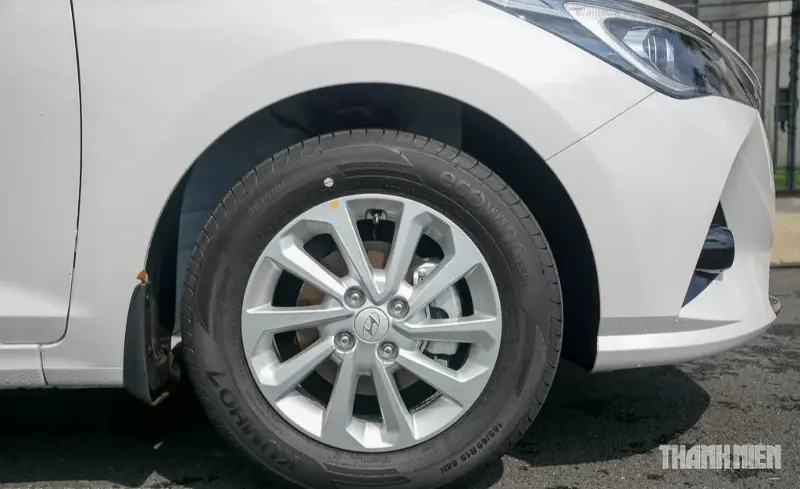 5 driving habits that seem economical but can actually make your car consume more fuel - Photo 4.