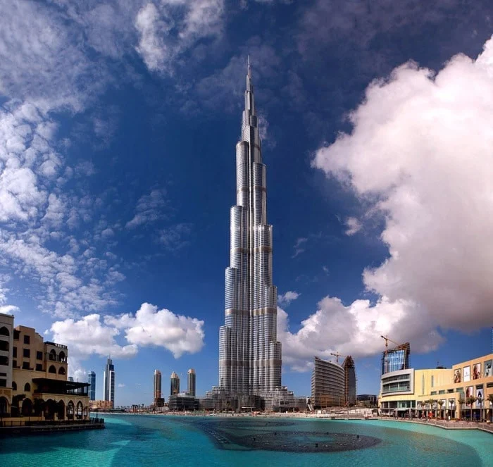More than 12,000 workers and engineers work daily at the Burj Khalifa construction site.