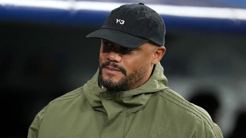 Suplentes y entrenador