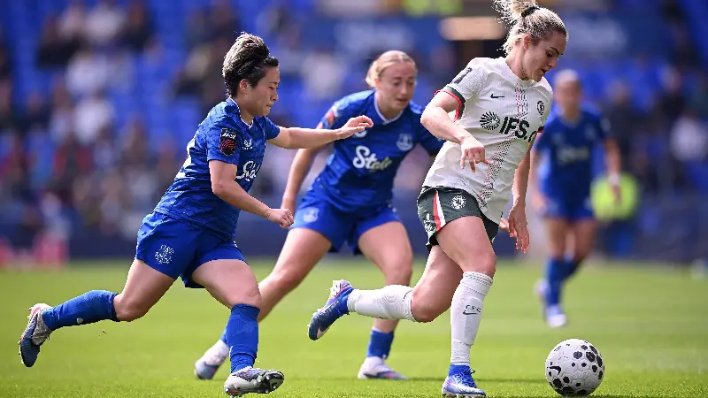 Momiki stunner fails to derail dominant Blues