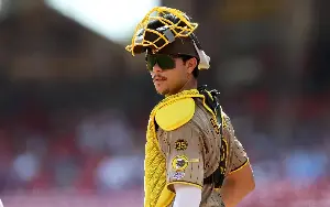 Padres lose early lead, drop series to Reds at end of tough road trip