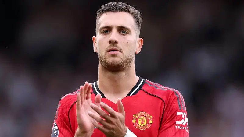 Dalot urges Man Utd players to fight for form