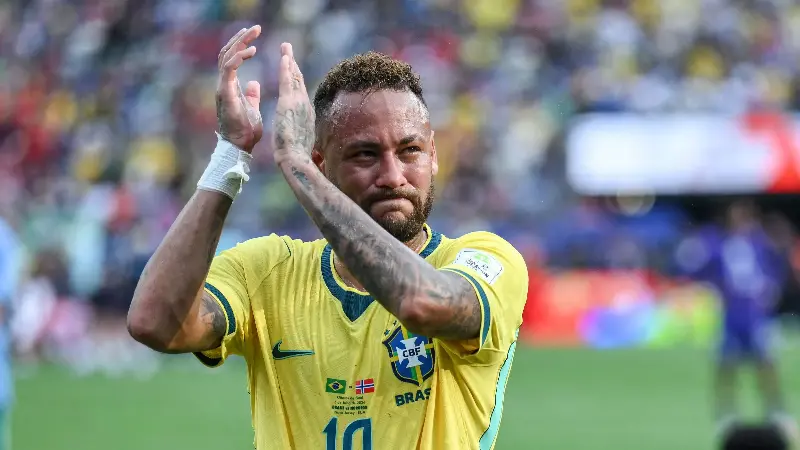 Neymar silencia a las críticas tras firmar un póker
