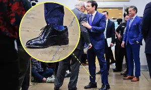 The US Secretary of State's open-heeled shoes and the debate over shoe selection principles.