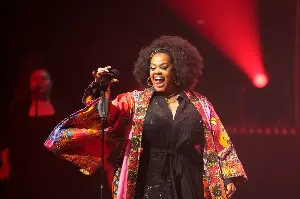 10 minutes backstage with Jill Scott at the YouTube Theater