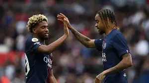 Coach Luis Enrique leaves Barcola and Mbaye out of the French Super Cup amid rumors of a move to Liverpool.
