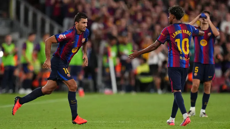 Rodri reacts to Camp Nou bow
