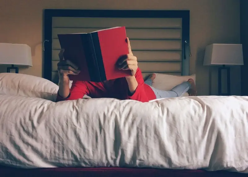 La lectura nocturna: el hábito que puede transformar la calidad de tu sueño
