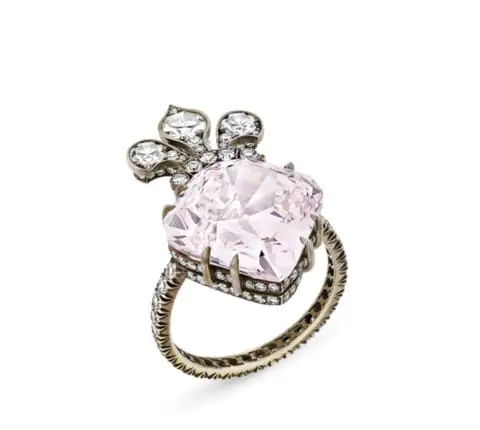The purple and pink modified kite brilliant-cut diamond ring. 
